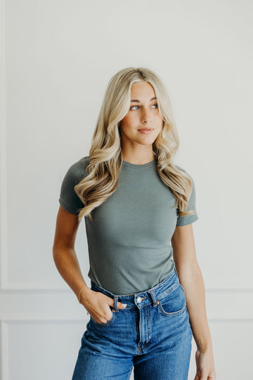 SHORT SLEEVE RIBBED TEE IN ASPEN GREEN FINAL SALE