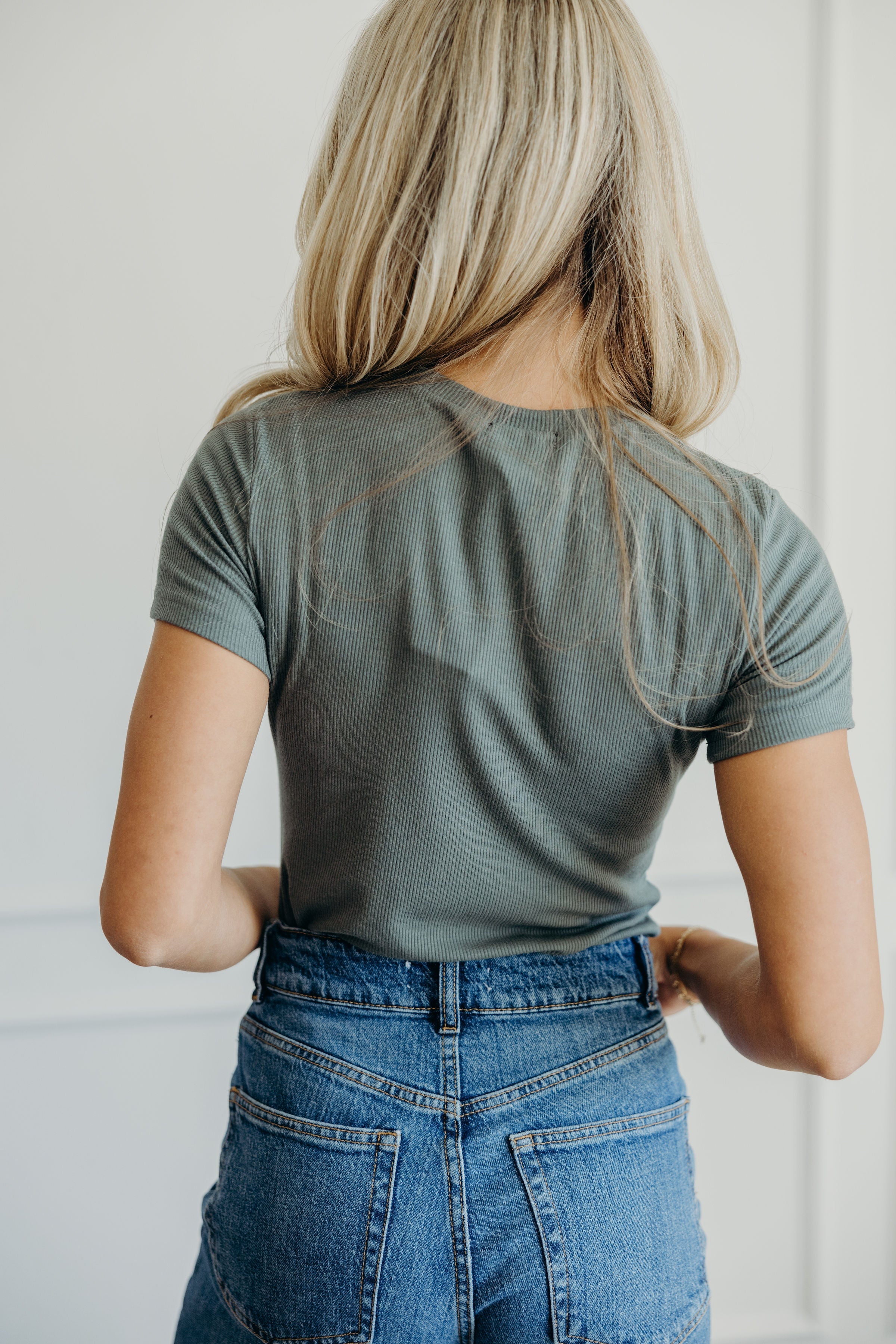 SHORT SLEEVE RIBBED TEE IN ASPEN GREEN FINAL SALE